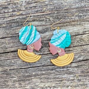 Elegant Gold and Turquoise Women Earrings handcrafted